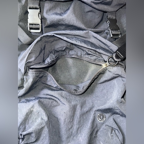 Lululemon On My Level Rucksack 18L | Black | Lululemon Backpack - Picture 9 of 16